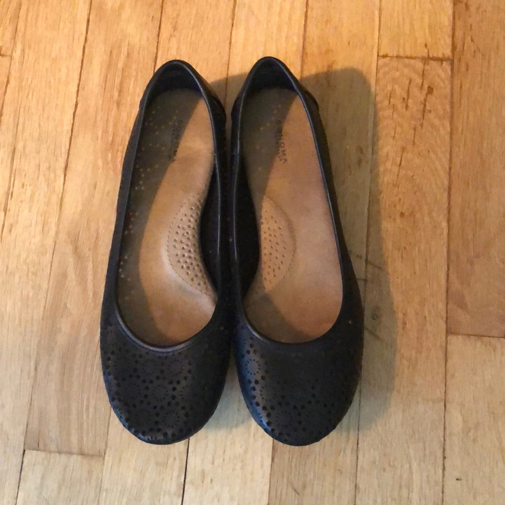 Black with flower printed dots flats